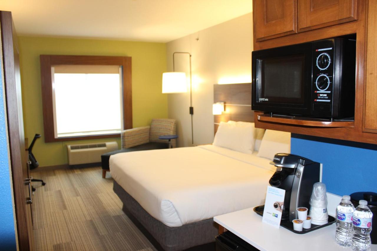 King Room - Non-Smoking at Holiday Inn Express & Suites Mansfield by IHG