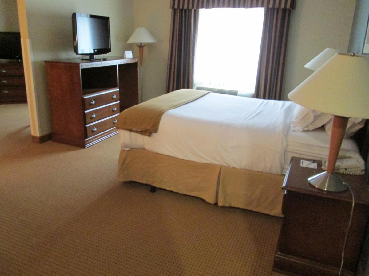 | Holiday Inn Express - Newell-Chester WV, an IHG Hotel