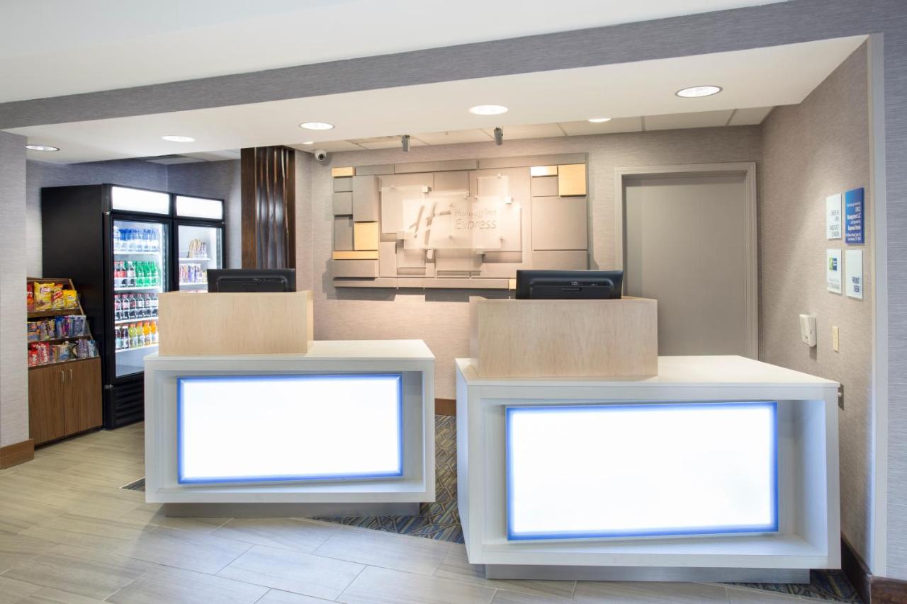 | Holiday Inn Express Kansas City - at the Legends!, an IHG Hotel