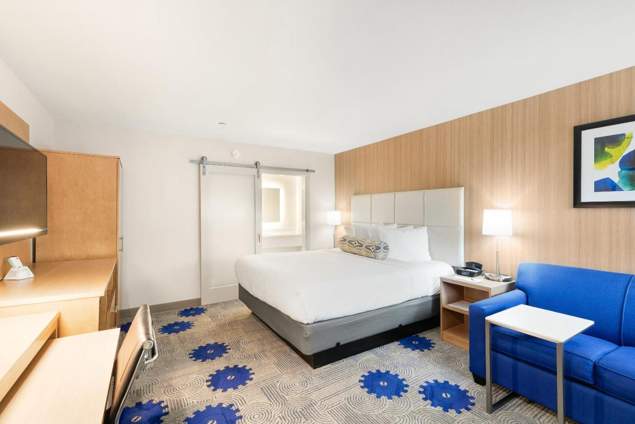 King Room with Patio at Best Western Red Coach Inn