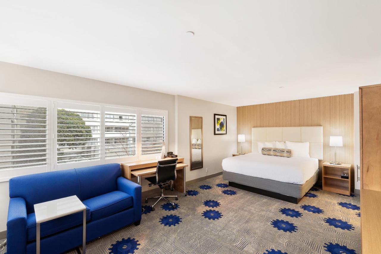 King Room with Sofa Bed and Patio at Best Western Red Coach Inn