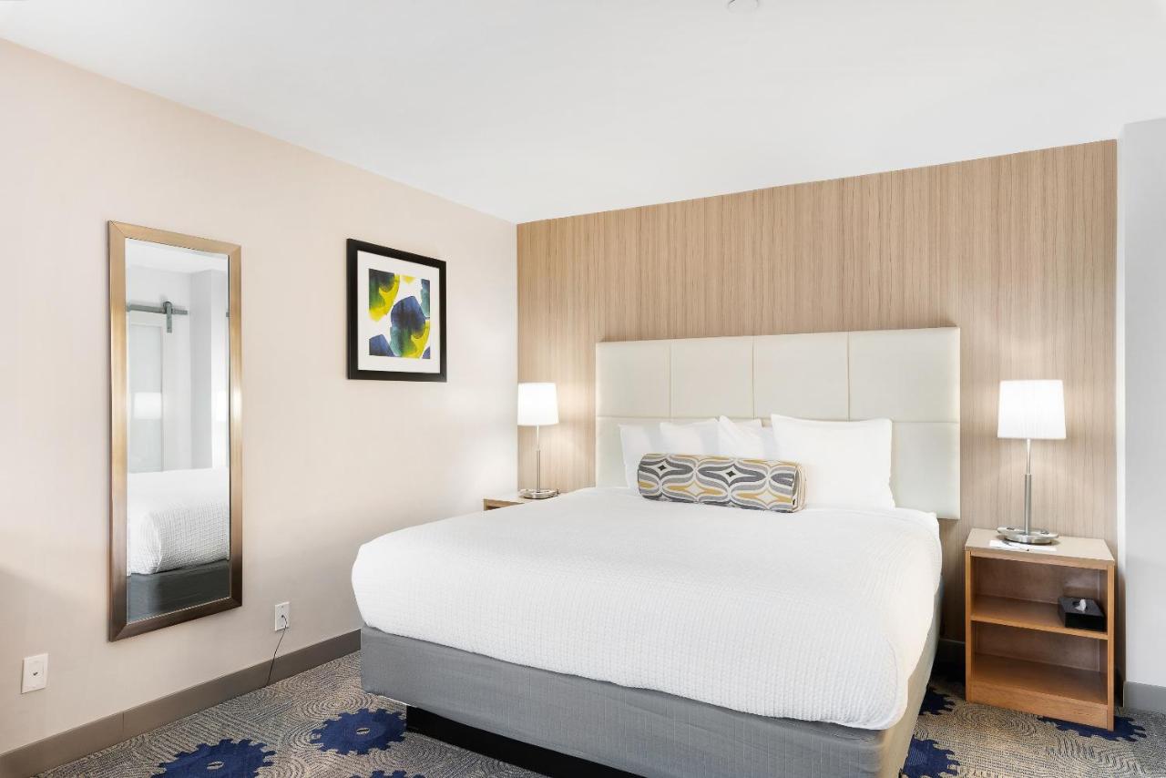 King Room at Best Western Red Coach Inn
