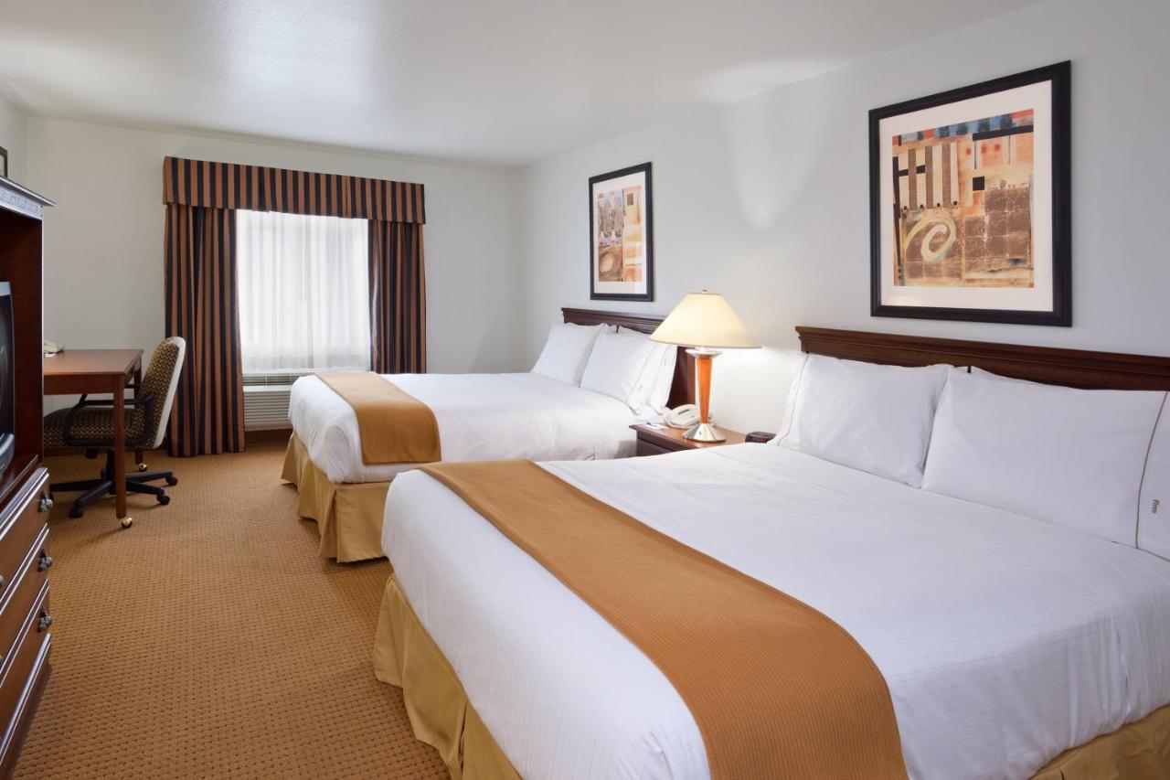 | Holiday Inn Express - Newell-Chester WV, an IHG Hotel
