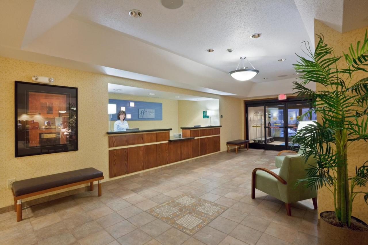 | Holiday Inn Express Kansas City - at the Legends!, an IHG Hotel