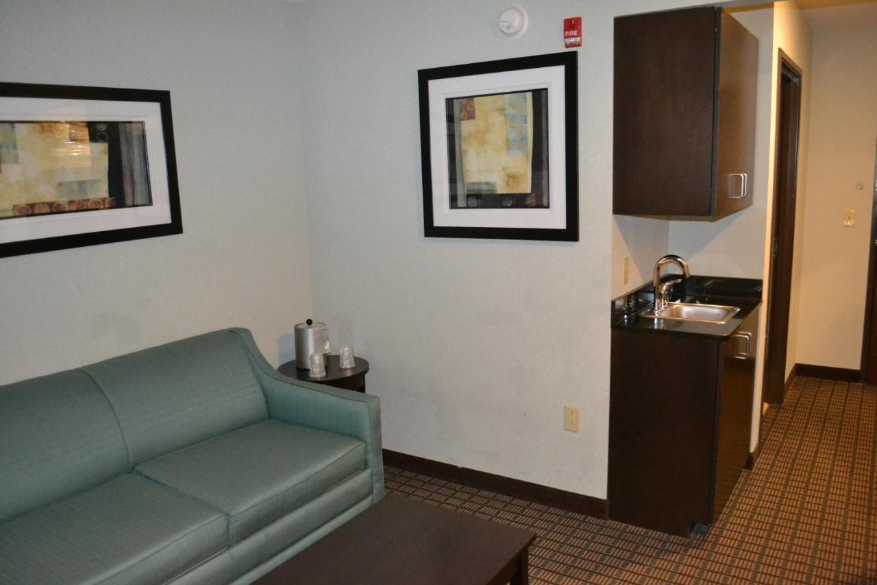  | Holiday Inn Express Hotel & Suites Selinsgrove