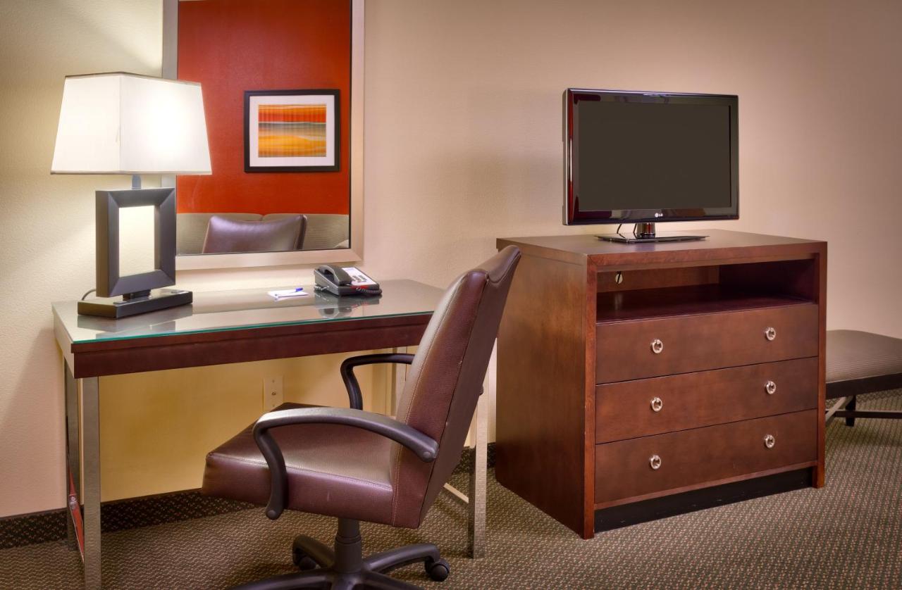  | Holiday Inn Express Hotel & Suites Mesquite
