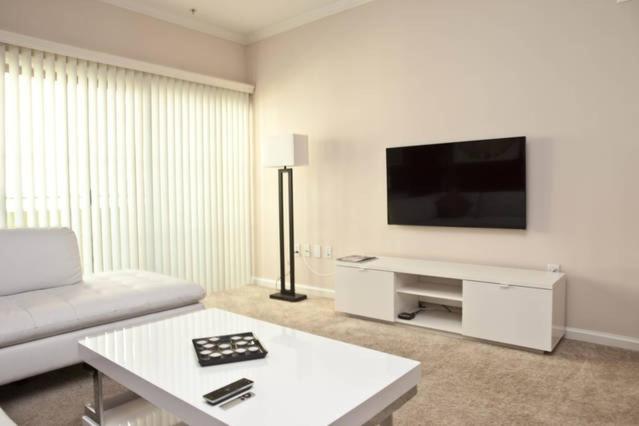  | Amazing Apartments near the grove