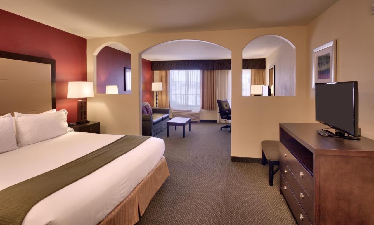  | Holiday Inn Express Hotel & Suites Mesquite
