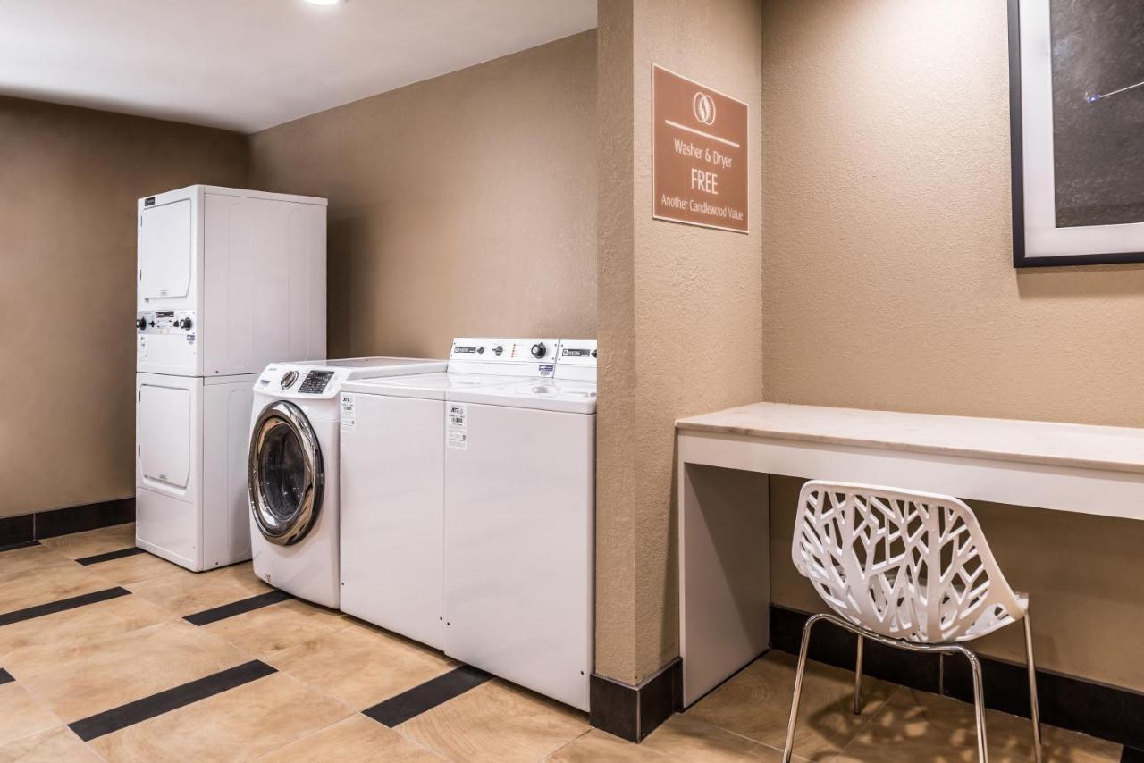 | Candlewood Suites Kansas City, an IHG Hotel