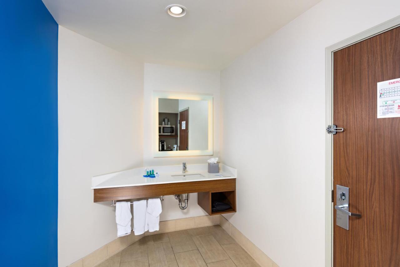  | Holiday Inn Express Peoria North - Glendale, an IHG Hotel