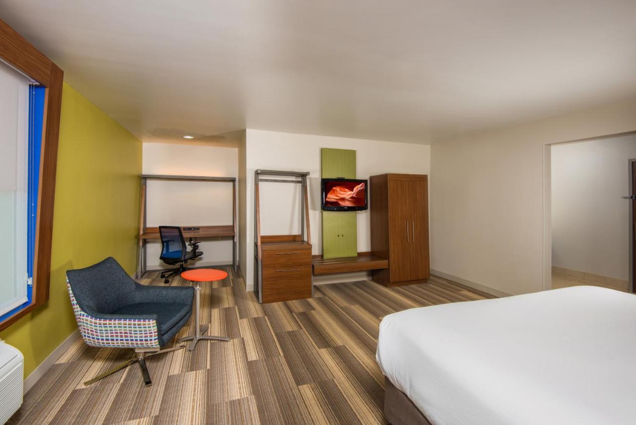  | Holiday Inn Express Peoria North - Glendale, an IHG Hotel