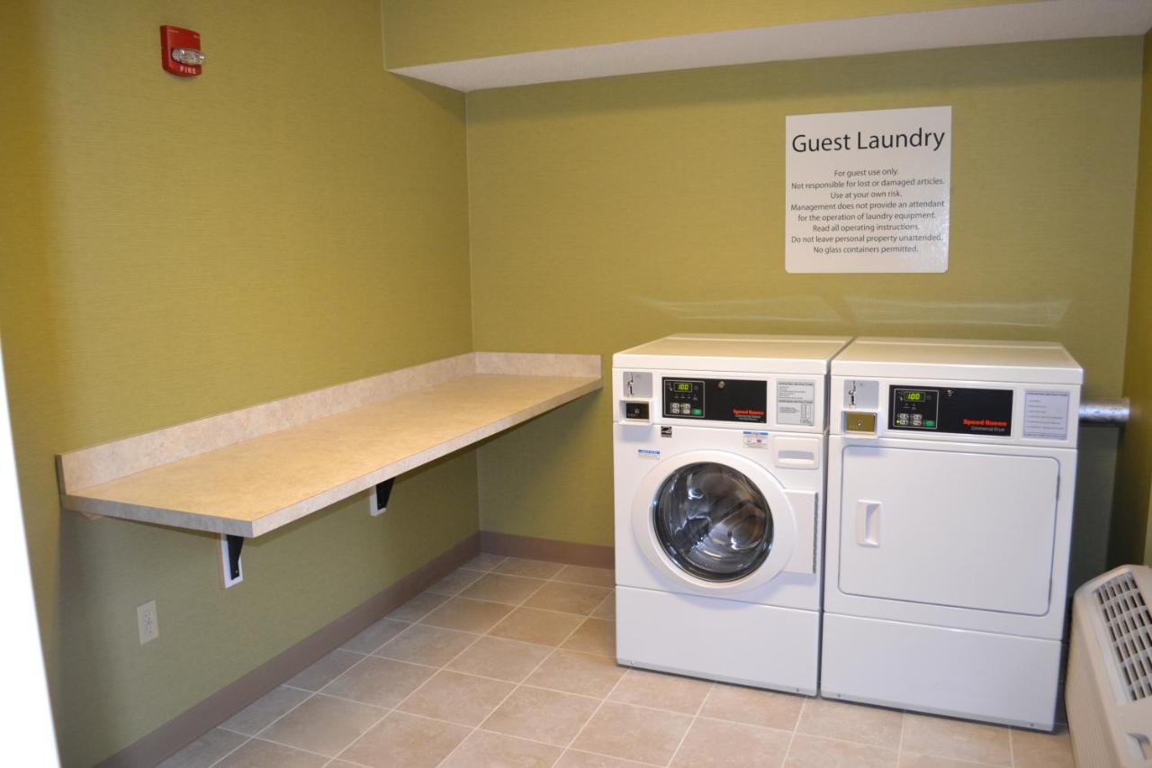 | Holiday Inn Express and Suites Merrimack, an IHG Hotel