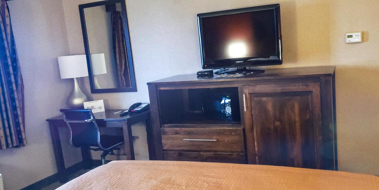 King Room - Non-Smoking at Inn America - Lewiston