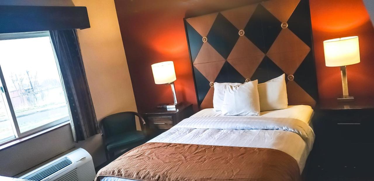 King Room - Non-Smoking at Inn America - Lewiston