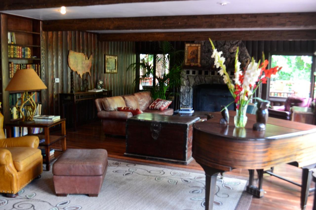 | Guerneville Lodge