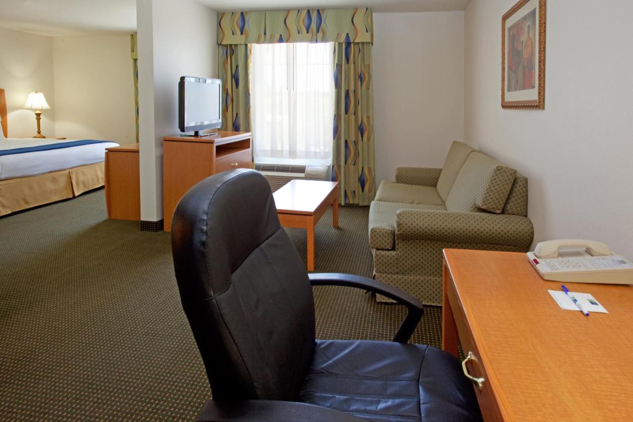| Holiday Inn Express Hotel & Suites Columbus, an IHG Hotel