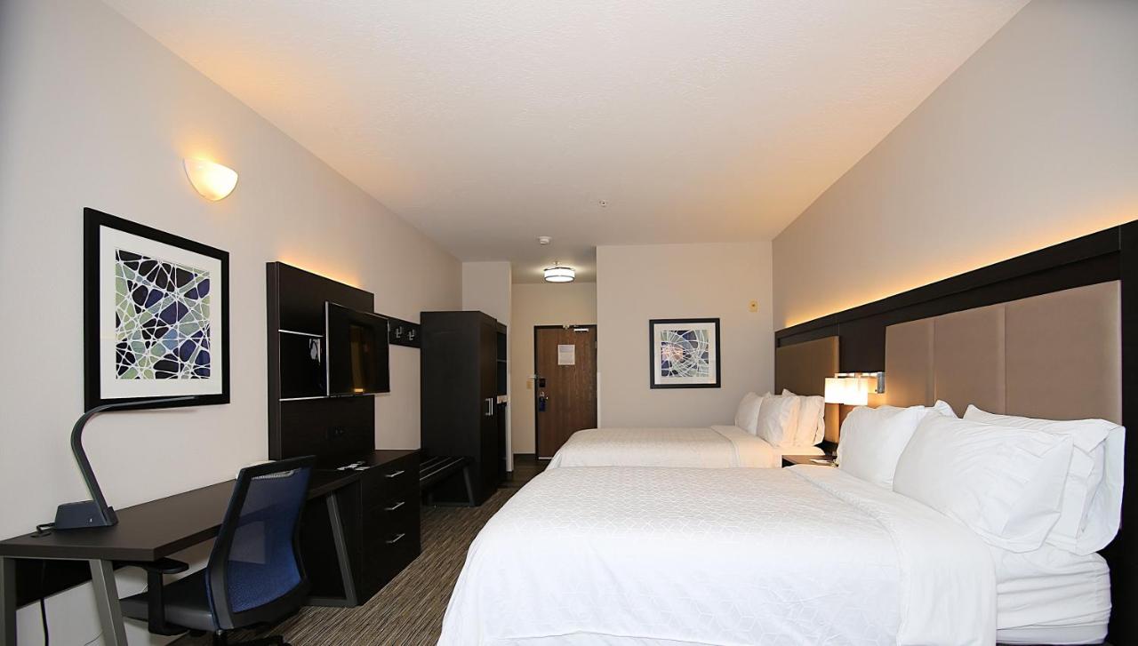 Queen Room with Two Queen Beds - Mobility Access/Non-Smoking at Holiday Inn Express & Suites Ashland by IHG