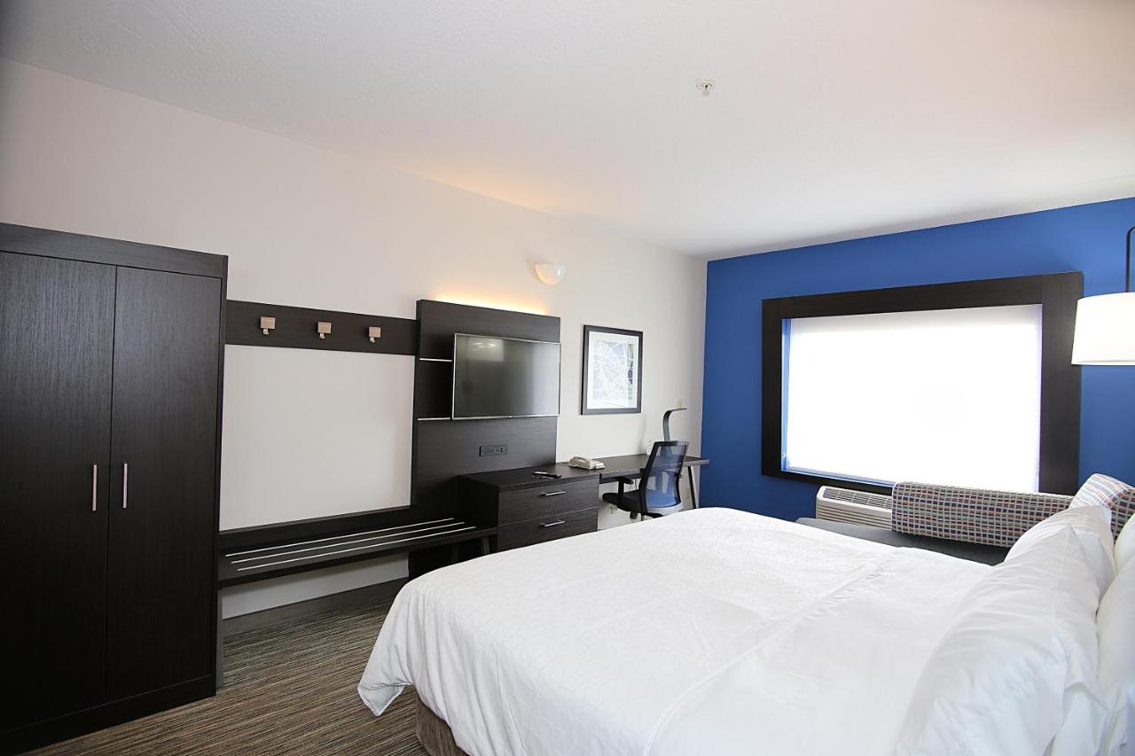 King Room - Non-Smoking at Holiday Inn Express & Suites Ashland by IHG