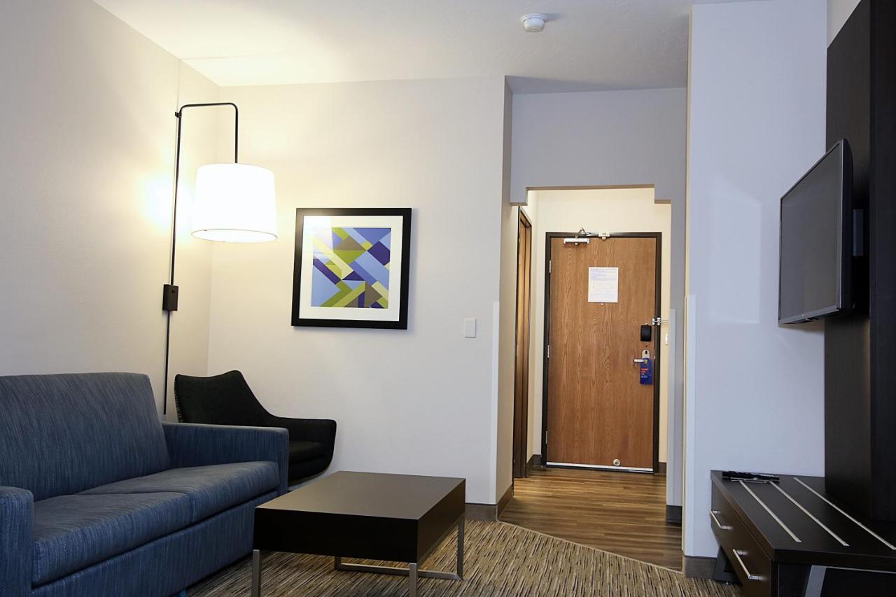 King Parlor Suite - Non- Smoking at Holiday Inn Express & Suites Ashland by IHG