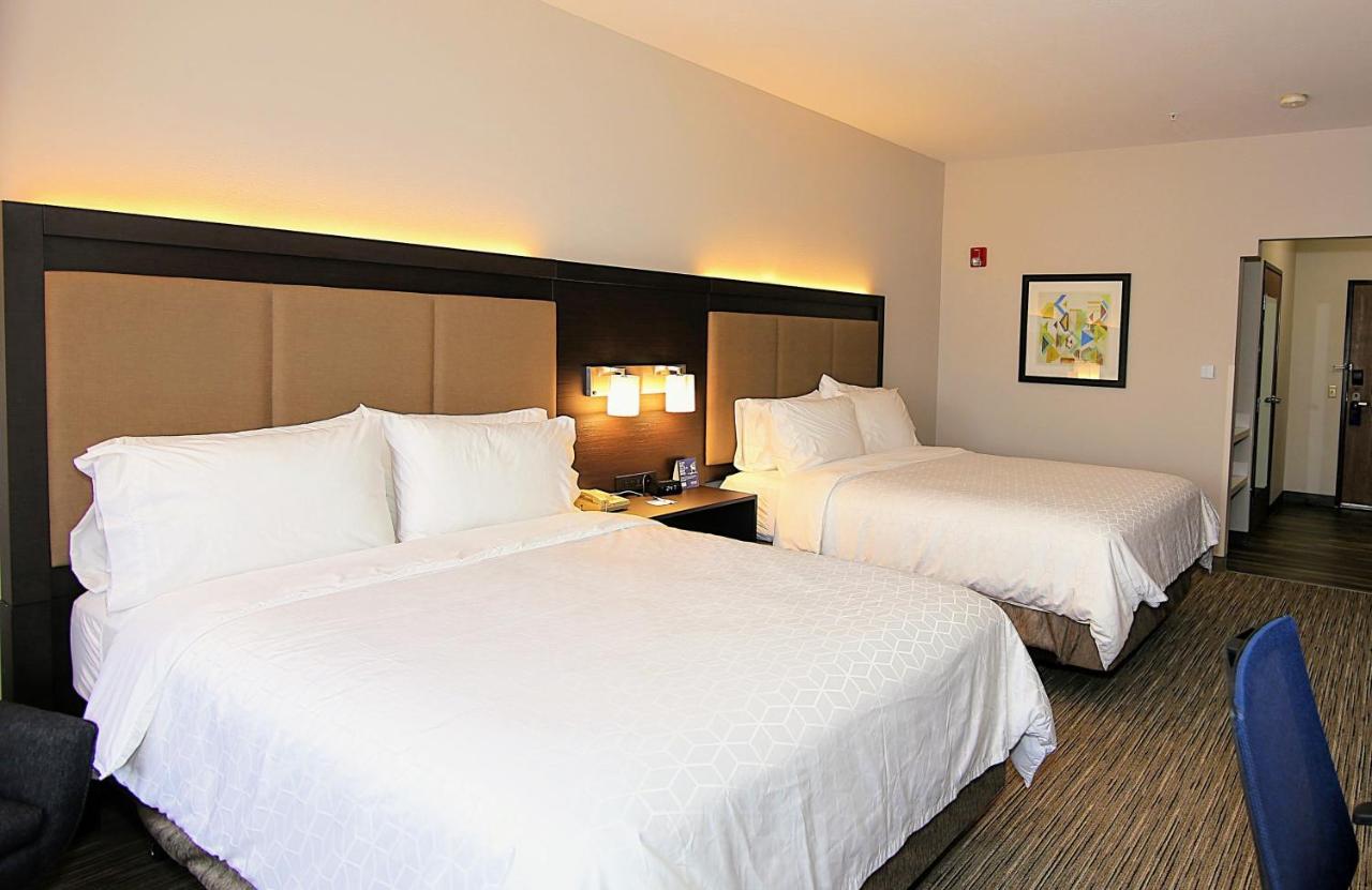Queen Room with Two Queen Beds - Mobility Access/Non-Smoking at Holiday Inn Express & Suites Ashland by IHG