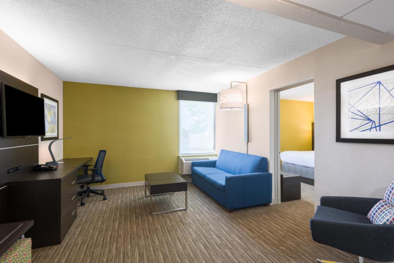 King Suite at Holiday Inn Express Ramsey-Mahwah by IHG