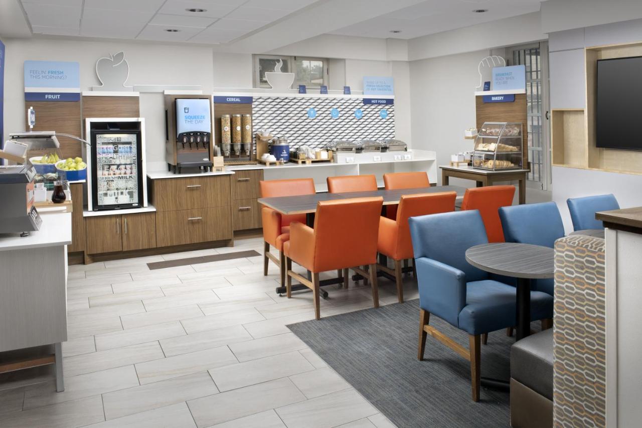 | Holiday Inn Express San Antonio North Riverwalk Area, an IHG Hotel