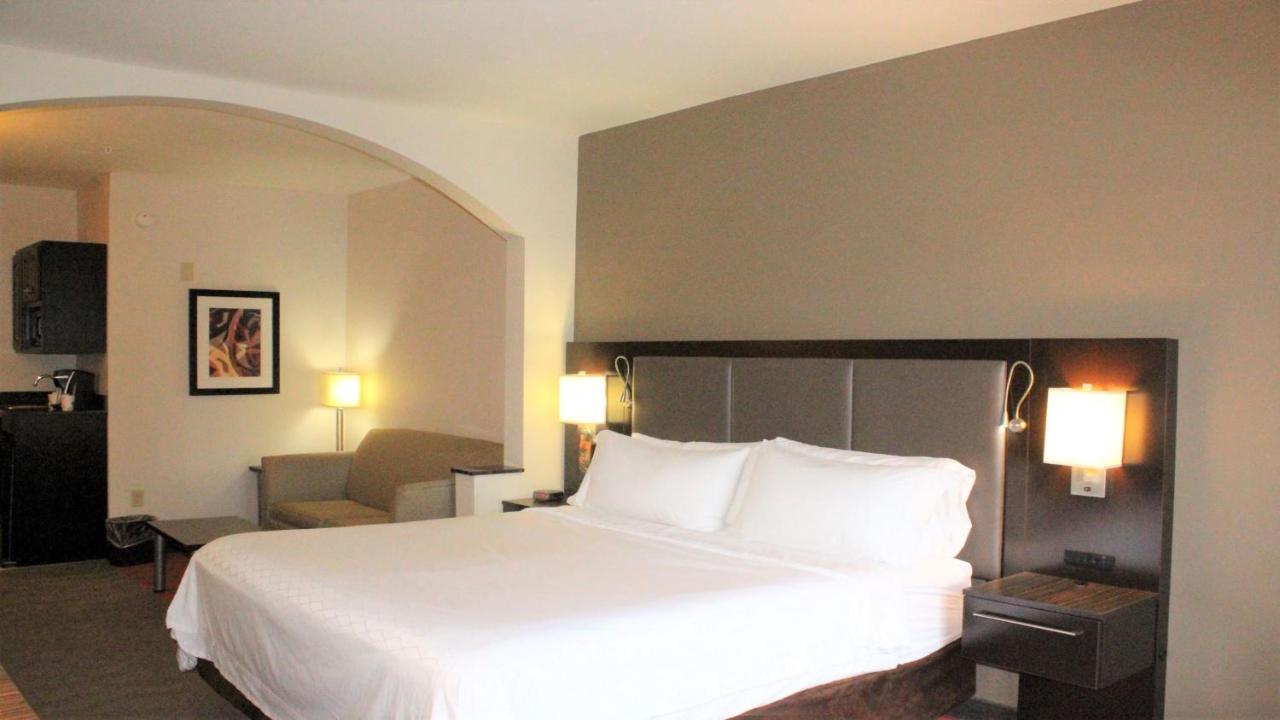 King Suite - Non-Smoking at Holiday Inn Express Hotel & Suites Rockingham by IHG
