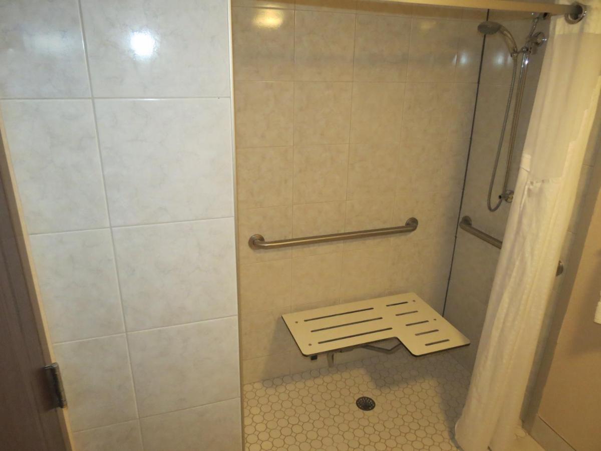King Room - Hearing Accessible - Roll-in Shower at Holiday Inn Express Rochester - Greece by IHG