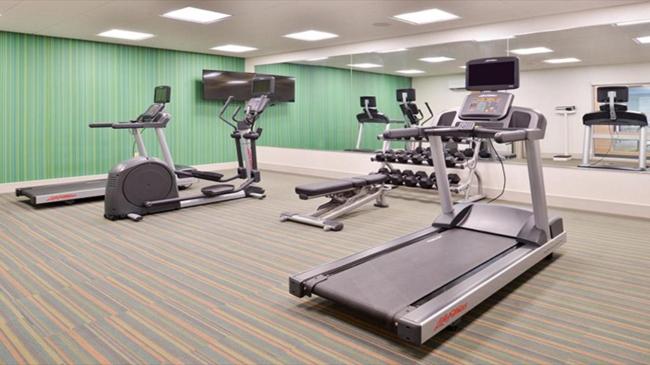 | Holiday Inn Express & Suites - Parkersburg East, an IHG Hotel