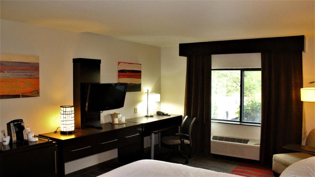 King Suite - Non-Smoking at Holiday Inn Express Hotel & Suites Rockingham by IHG