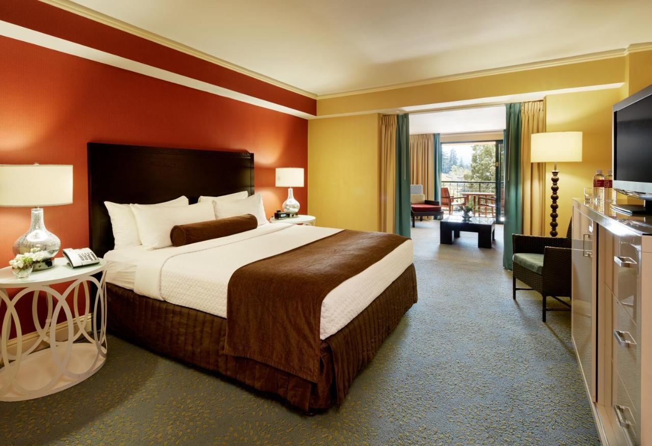 King Suite at Crowne Plaza Cabana, Palo Alto, an IHG Hotel