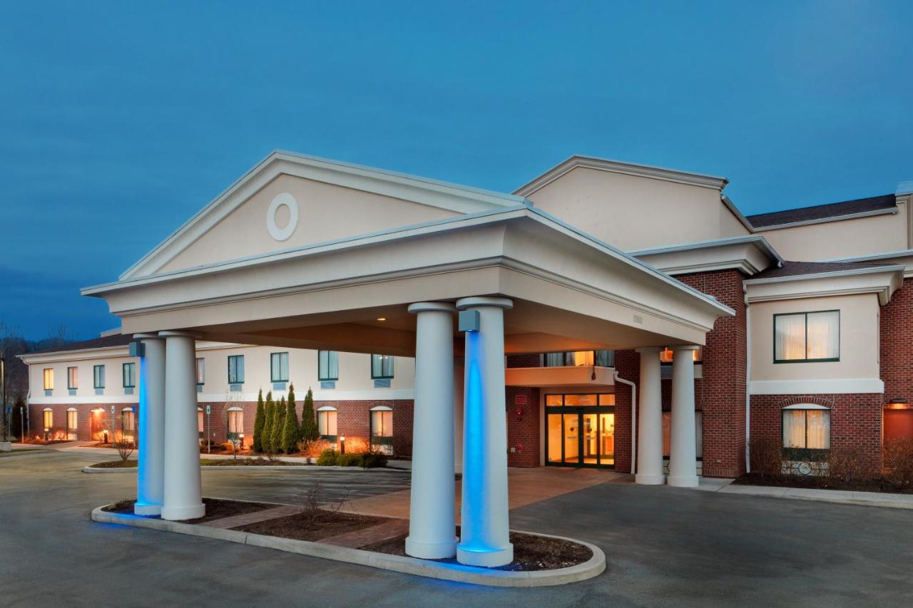 | Holiday Inn Express Rochester-Victor, an IHG Hotel