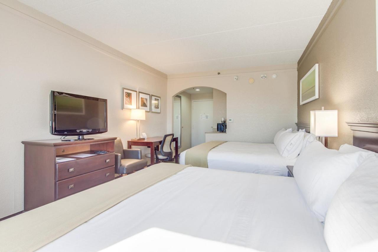 | Holiday Inn Express Hotel & Suites Midlothian Turnpike, an IHG Hotel