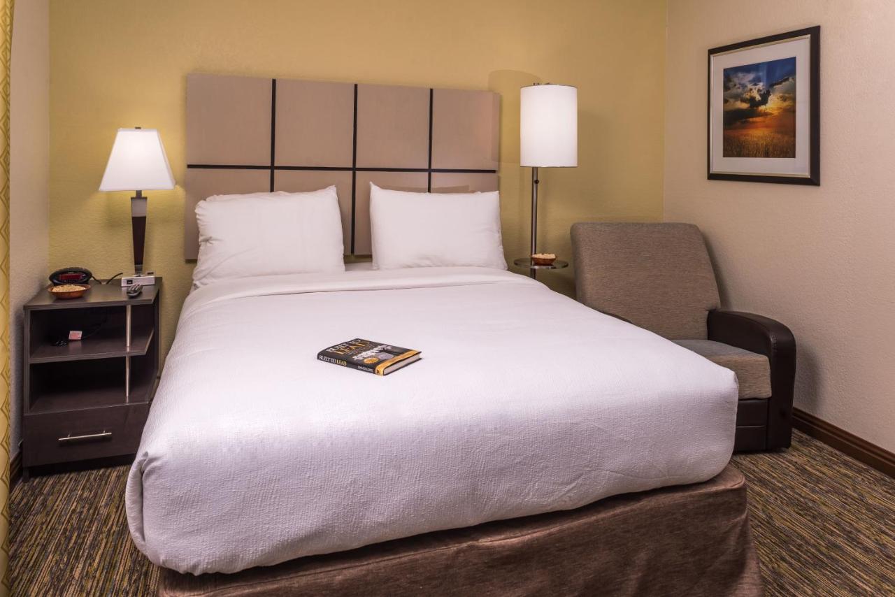 | Candlewood Suites Kansas City, an IHG Hotel