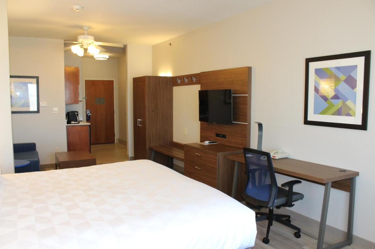 King Suite - Non-Smoking at Holiday Inn Express & Suites Mansfield by IHG