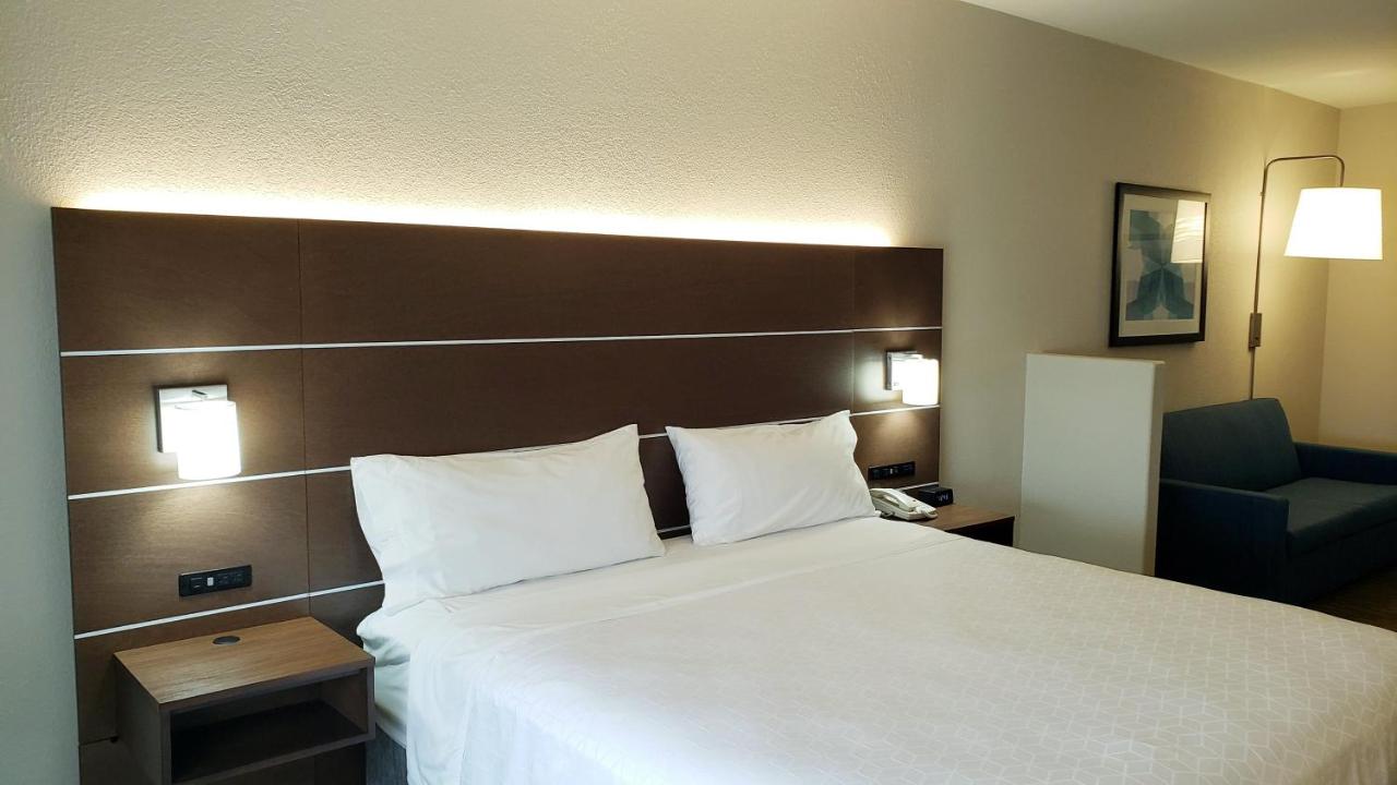 King Suite - Disability Access at Holiday Inn Express Hotel & Suites Weslaco by IHG