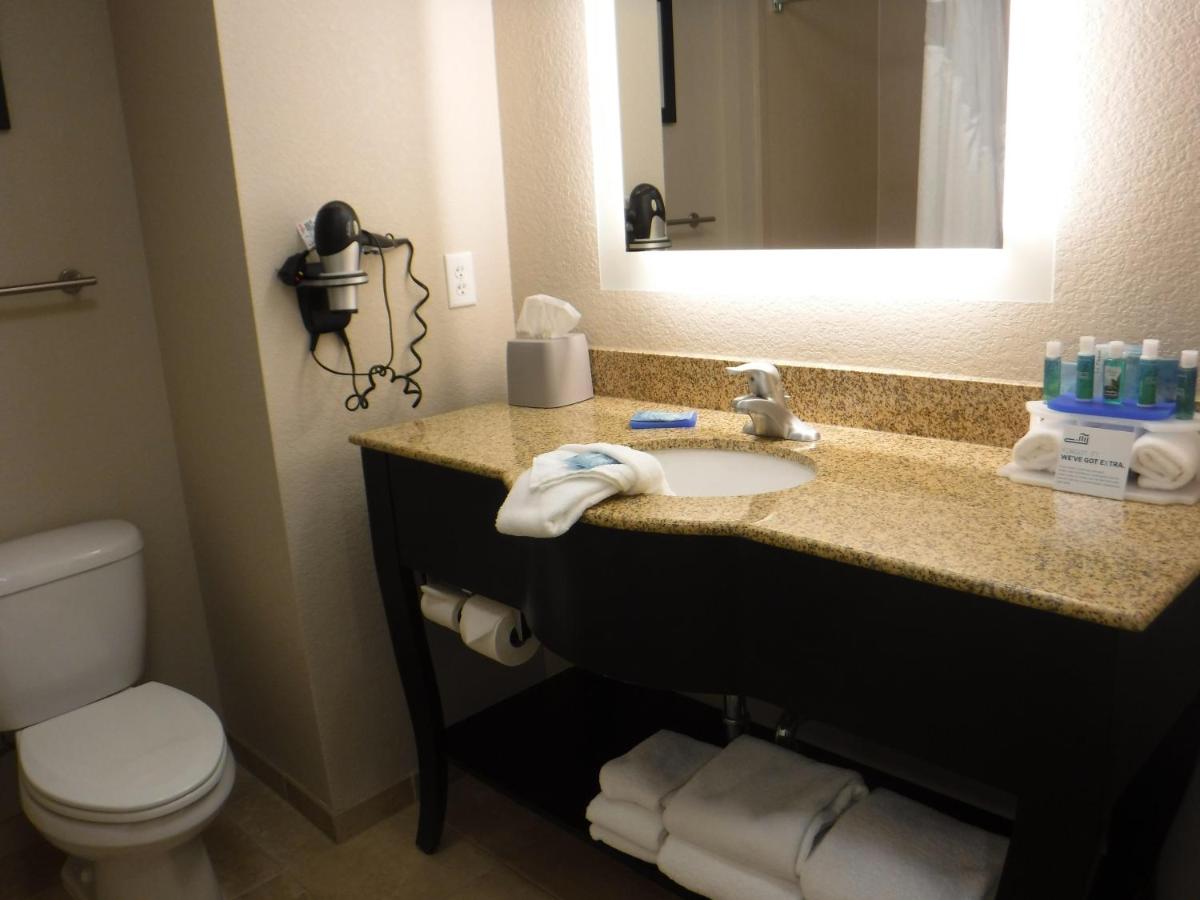 | Holiday Inn Express West Jefferson, an IHG Hotel