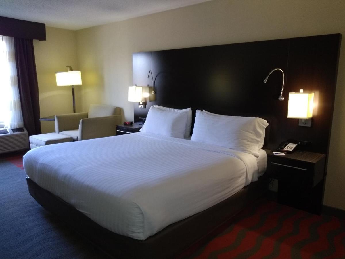 | Holiday Inn Express Hotel & Suites Waterford, an IHG Hotel
