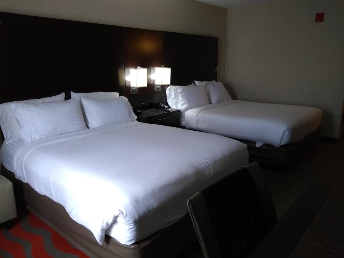 | Holiday Inn Express Hotel & Suites Waterford, an IHG Hotel