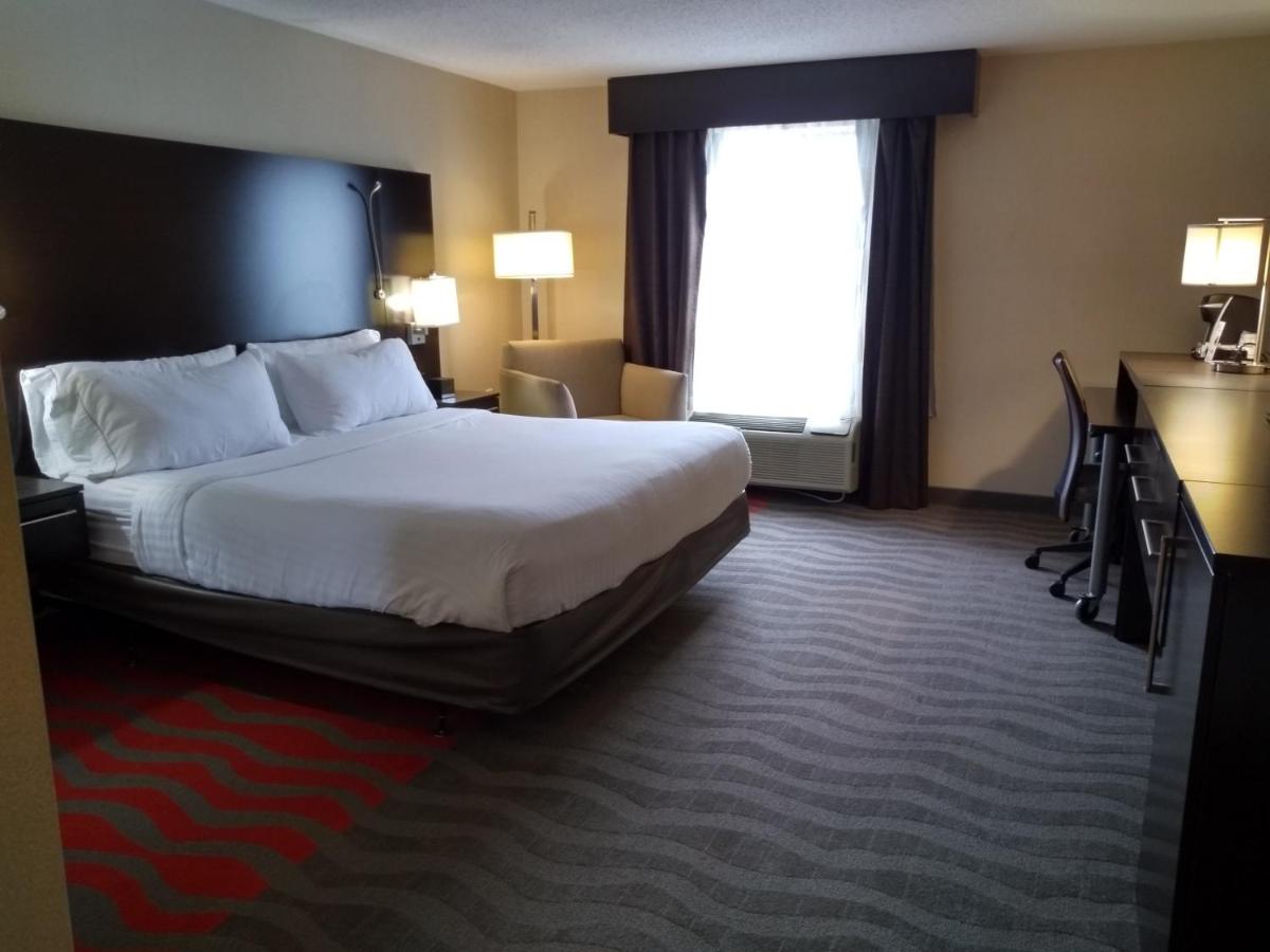 | Holiday Inn Express Hotel & Suites Waterford, an IHG Hotel