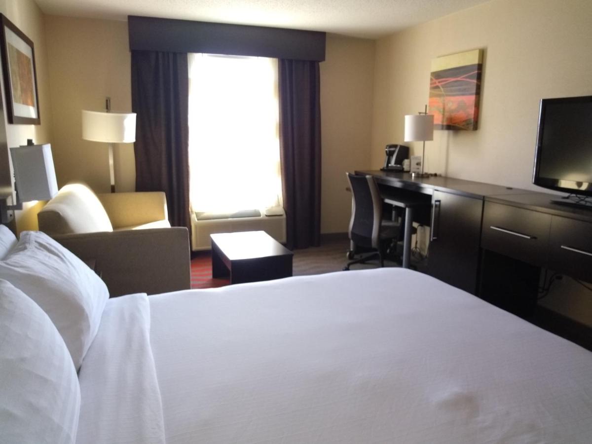 | Holiday Inn Express Hotel & Suites Waterford, an IHG Hotel