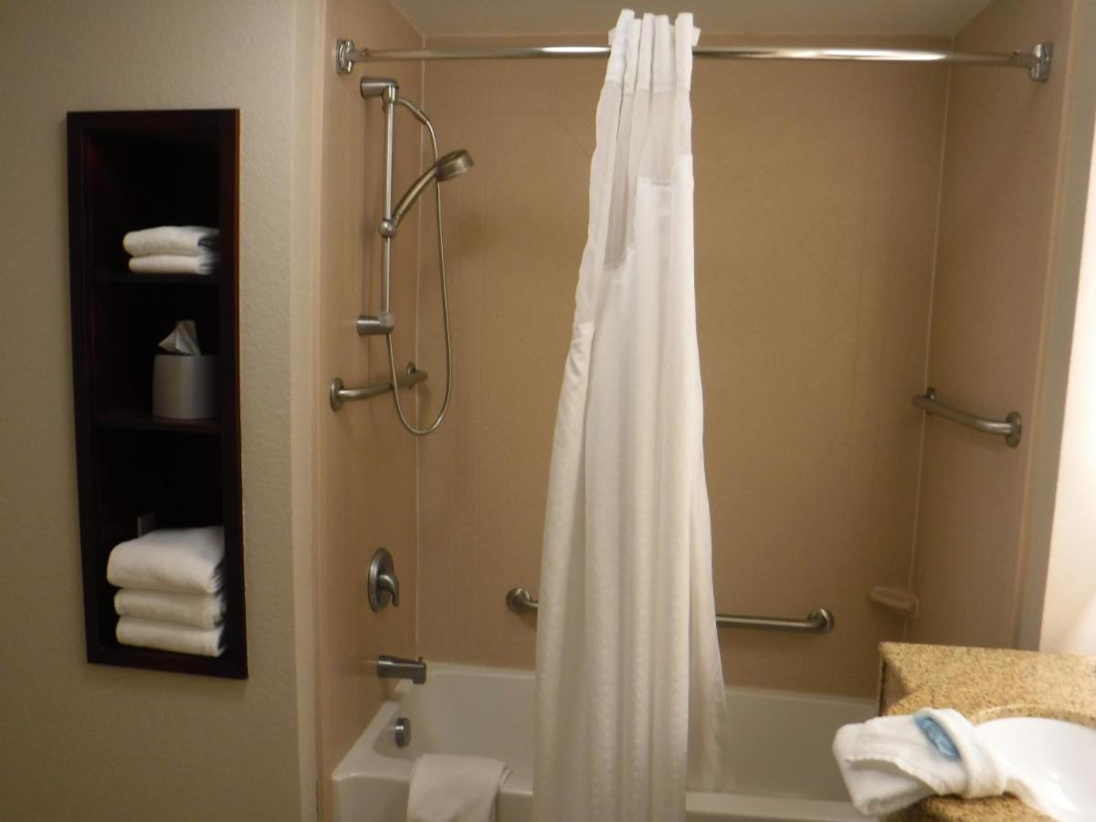 | Holiday Inn Express West Jefferson, an IHG Hotel