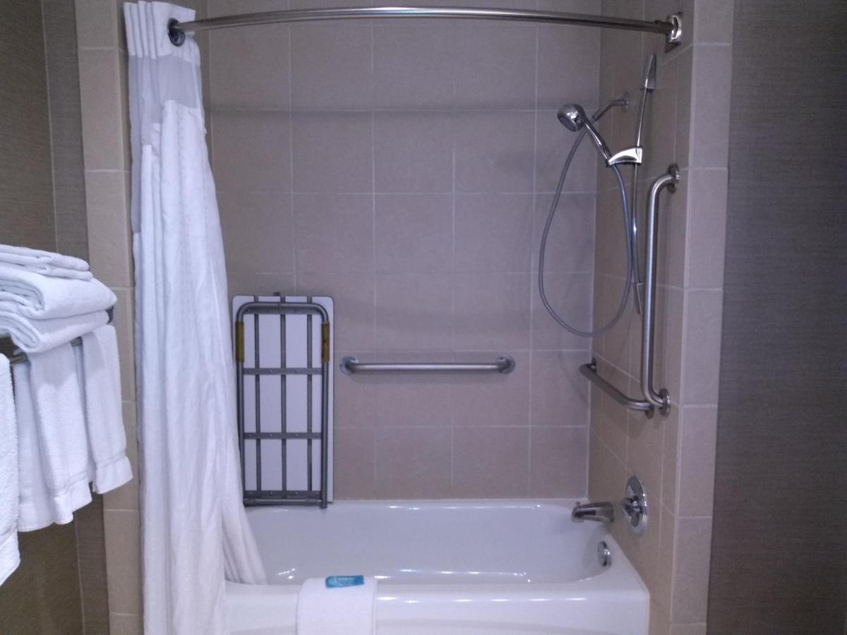 | Holiday Inn Express Hotel & Suites Waterford, an IHG Hotel