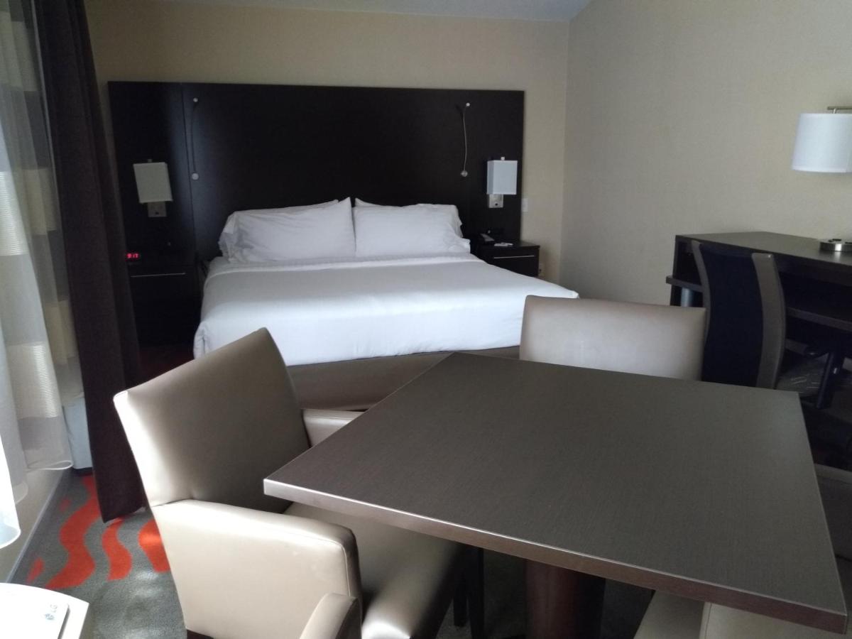 | Holiday Inn Express Hotel & Suites Waterford, an IHG Hotel