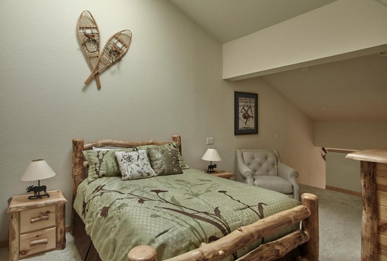 | Palisades Tahoe Lodge