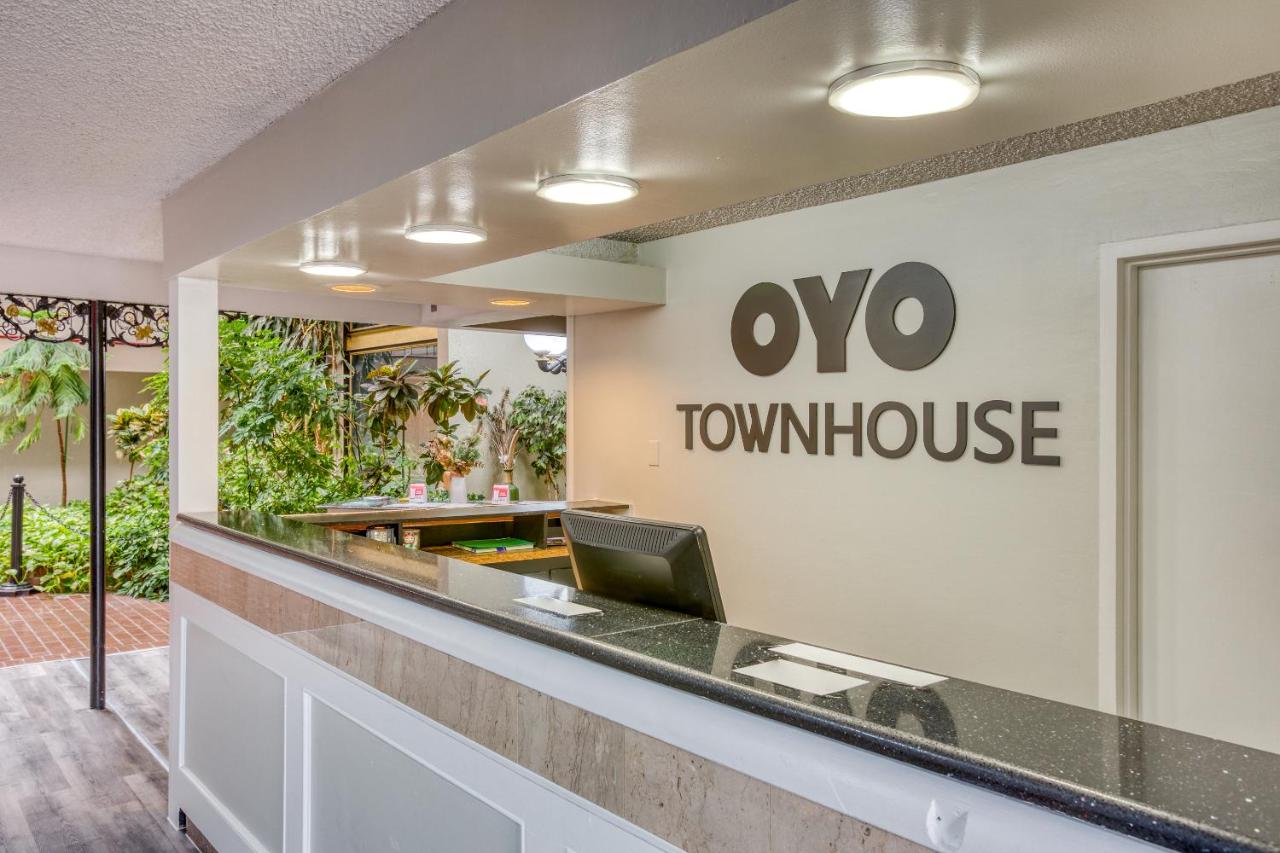  | OYO Townhouse Tulsa Woodland Hills