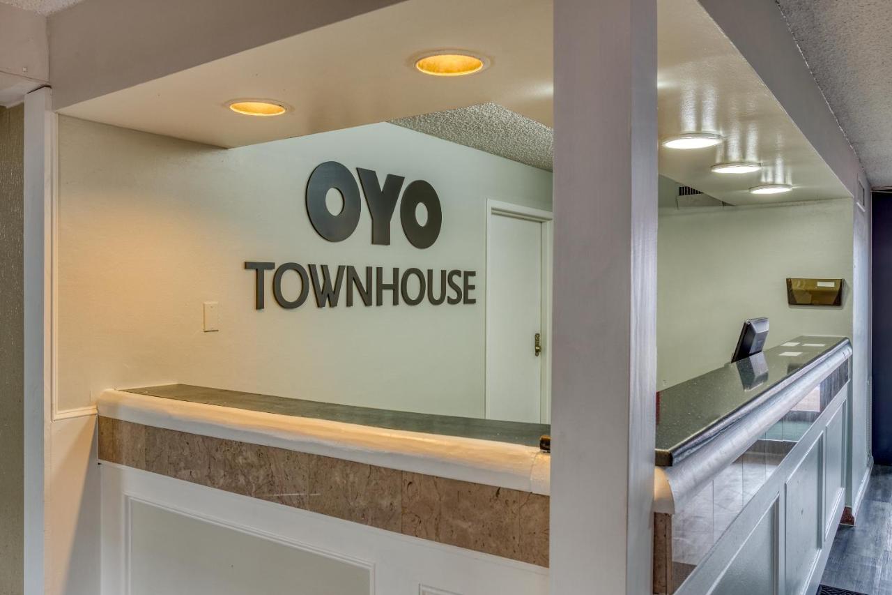  | OYO Townhouse Tulsa Woodland Hills