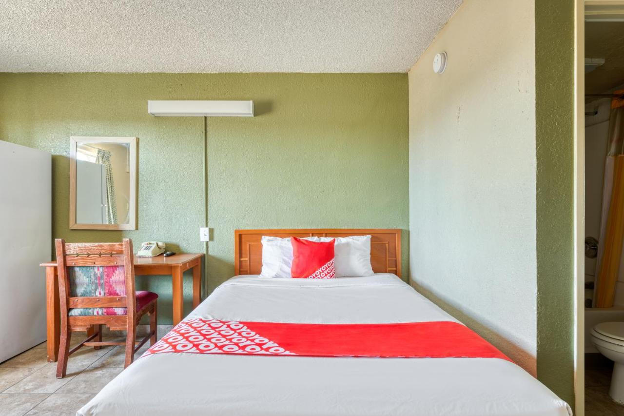  | OYO Hotel Tucson Downtown