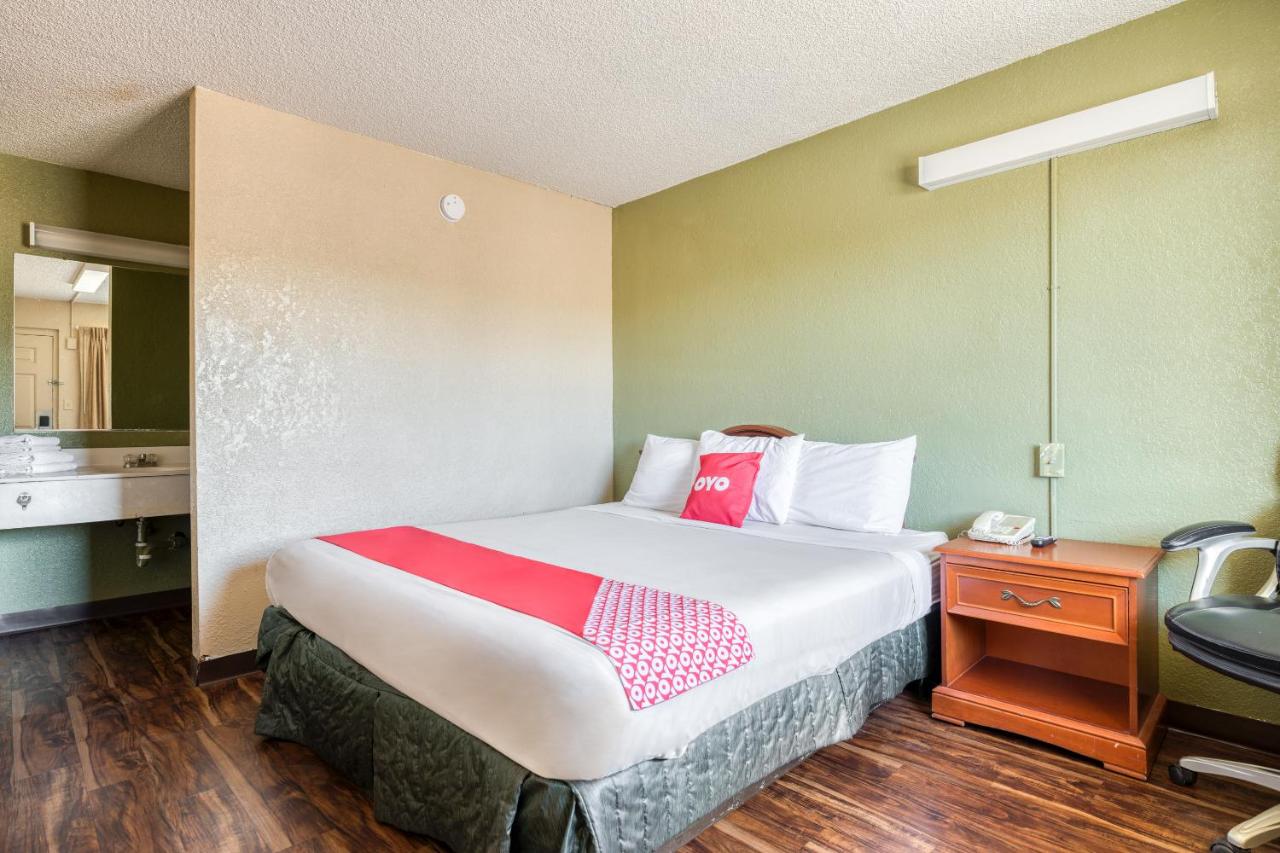  | OYO Hotel Tucson Downtown