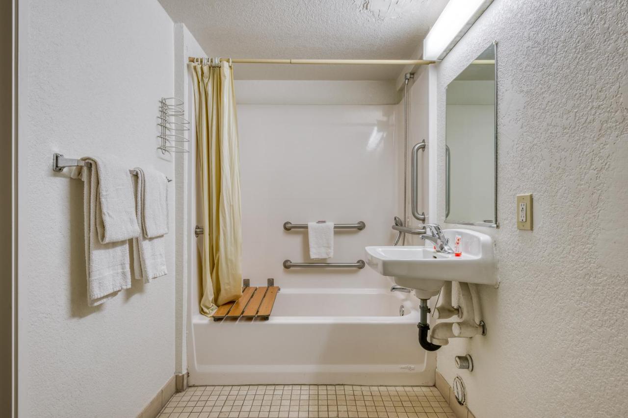  | OYO Hotel Tucson Downtown